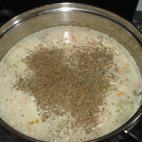 Krok 6 - Zupa kalafiorowo-brokułowa z ziołami prowansalskimi foto