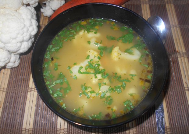 Fotografia przedstawiająca Zupa kalafiorowo-groszkowa