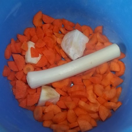 Krok 2 - Zupa kalafiorowo-groszkowa foto