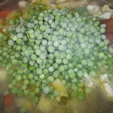 Krok 5 - Zupa kalafiorowo-groszkowa foto