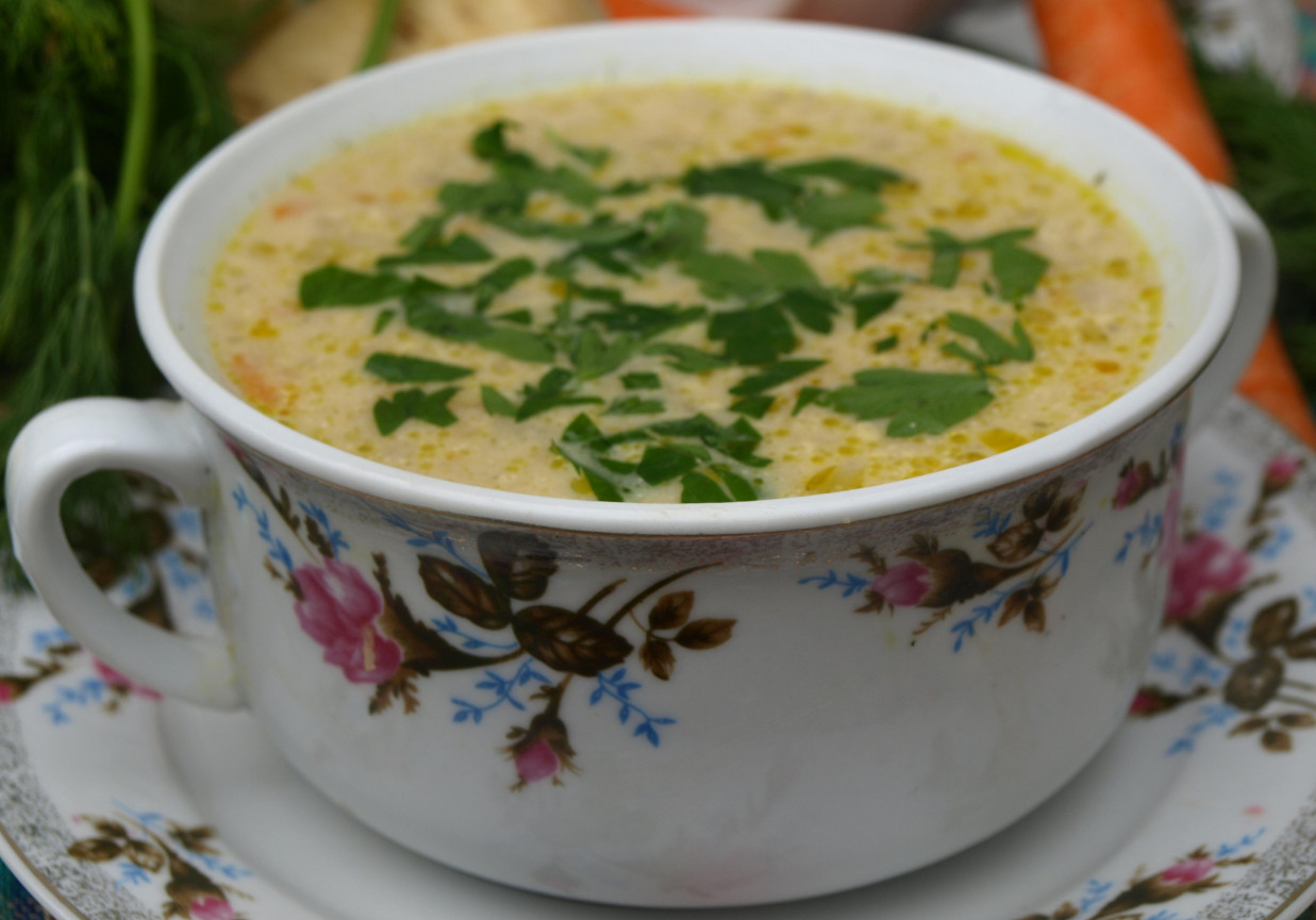 Zupa kalafiorowo-serowa na smażonym kalafiorze foto