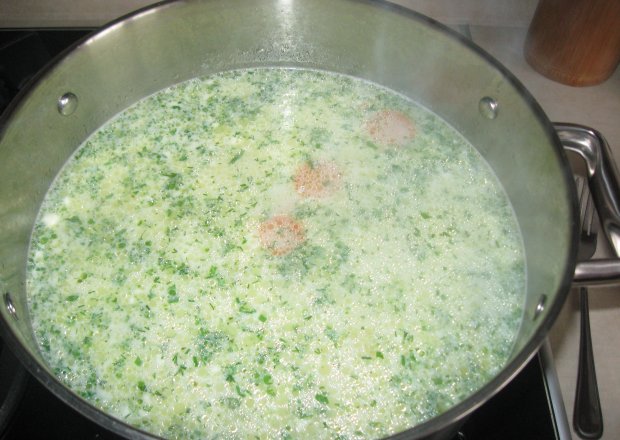 Fotografia przedstawiająca zupa kalafiorowo-koperkowa