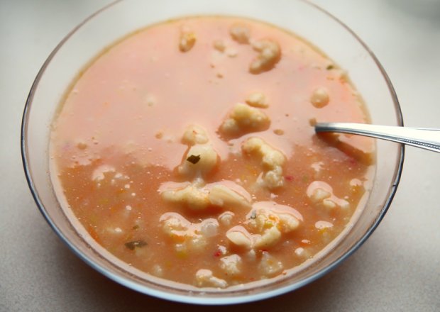 Fotografia przedstawiająca Zupa kalafiorowo-pomidorowa