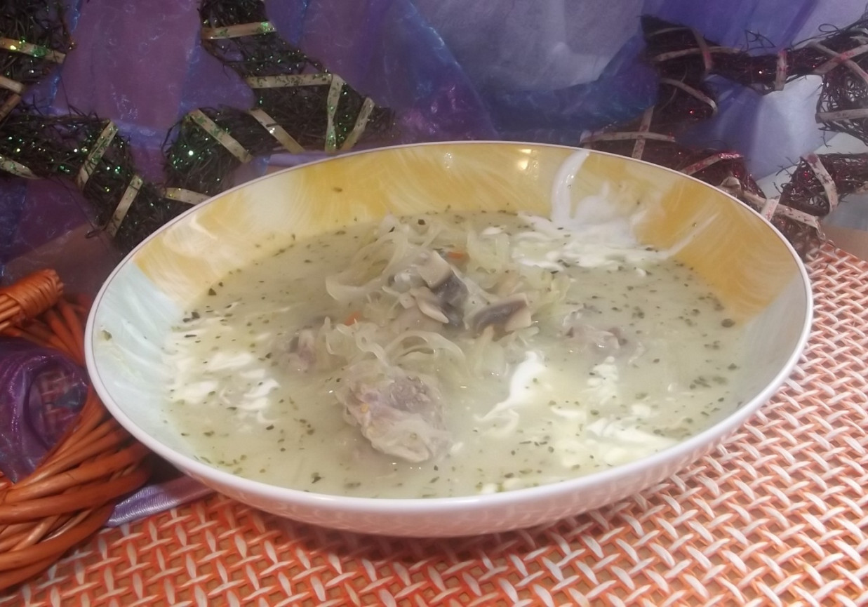 Zupa kapuściana z karkówką foto