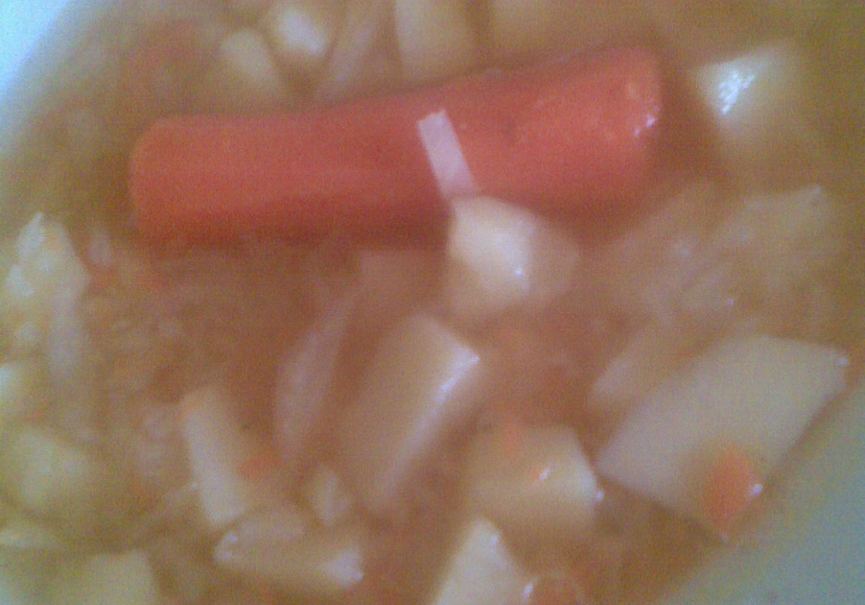 Zupa kapuściana z koncentratem pomidorowym foto