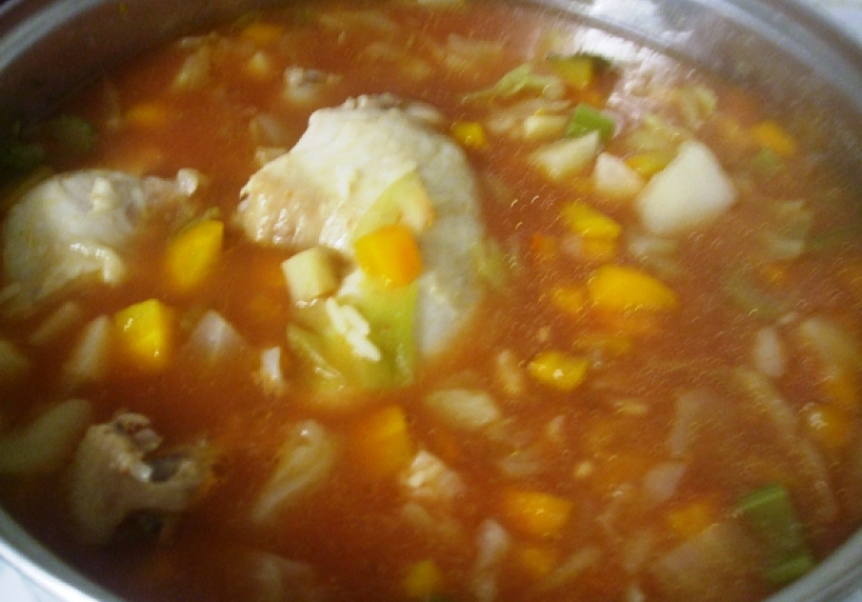 Zupa kapuściana z ryżem na pomidorowo foto