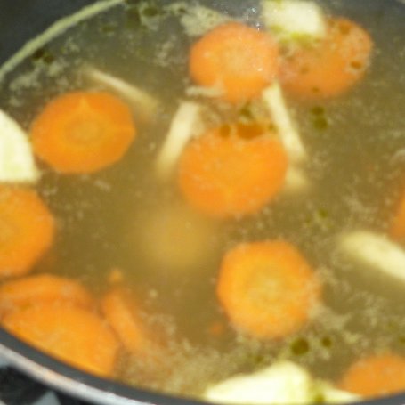 Krok 1 - Zupa kapuściana z warzywami foto