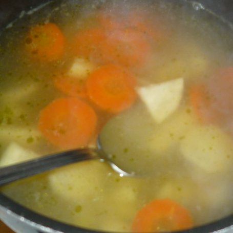 Krok 2 - Zupa kapuściana z warzywami foto