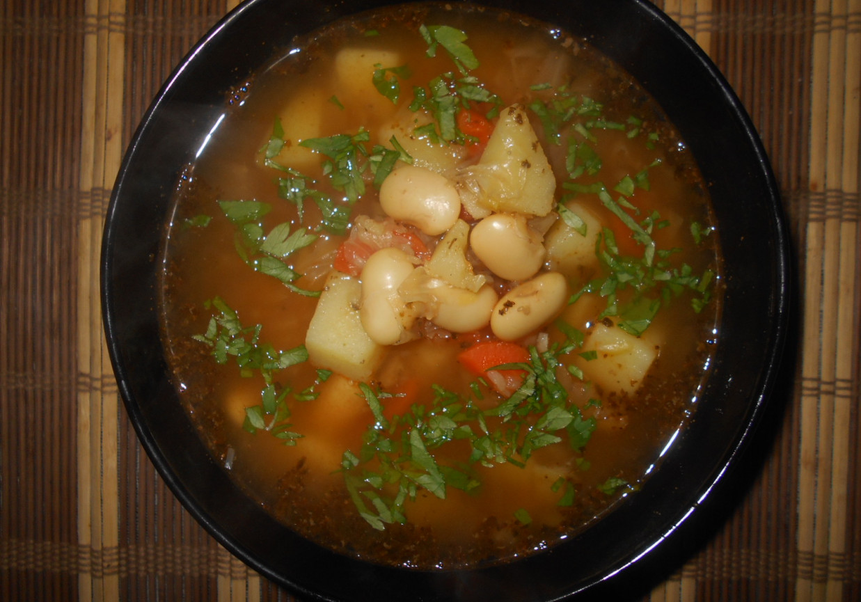 Zupa kapuściano-fasolowa foto