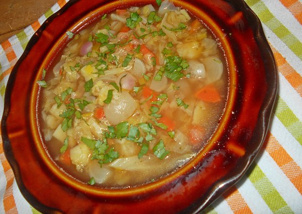 Fotografia przedstawiająca Zupa kapuściano-rzodkiewkowa