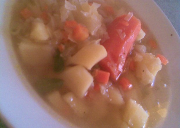 Fotografia przedstawiająca Zupa kapuściano - warzywna