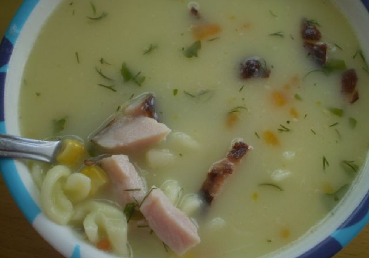 Zupa kartoflana z kukurydzą i szynką foto