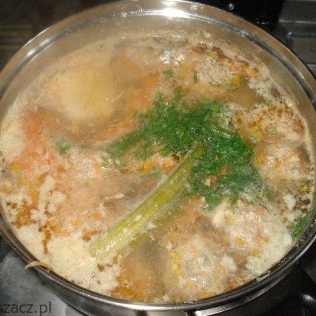 Krok 5 - Zupa klopsowa z koperkiem i ziemniakami foto