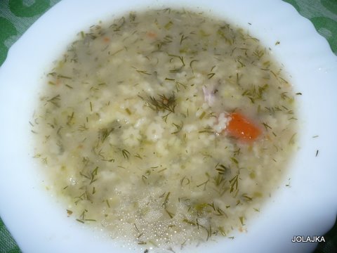 Fotografia przedstawiająca zupa koperkowa z kluseczkami