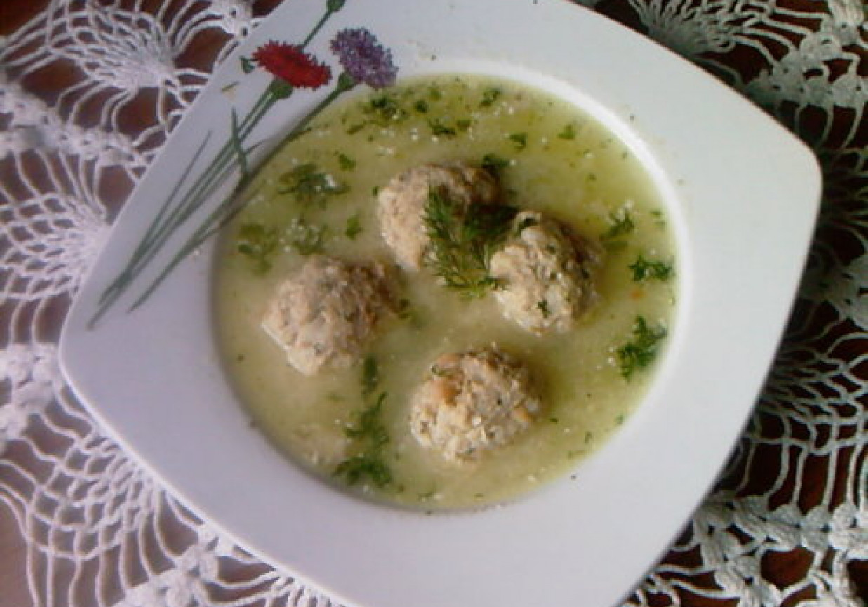 Zupa koperkowa z pulpetami foto