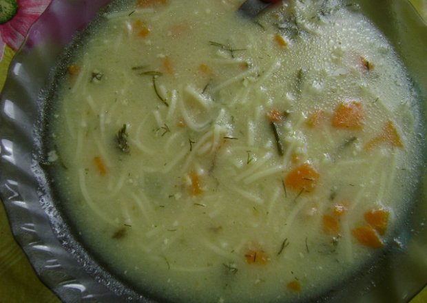 Fotografia przedstawiająca zupa koperkowa  z serem