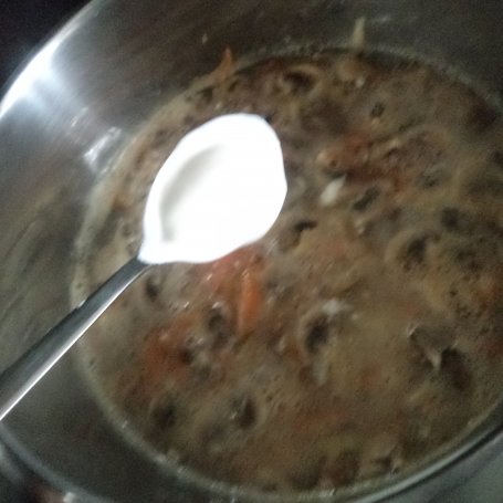 Krok 5 - Zupa koperkowo-pieczarkowa z kaszą owsianą -podana w chlebku :) foto