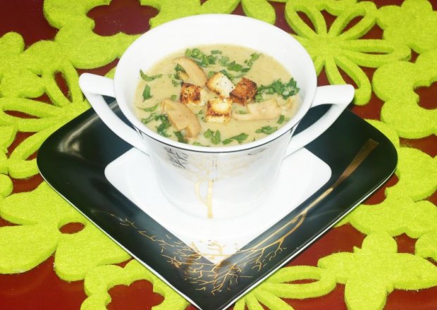 Fotografia przedstawiająca Zupa krem borowikowa