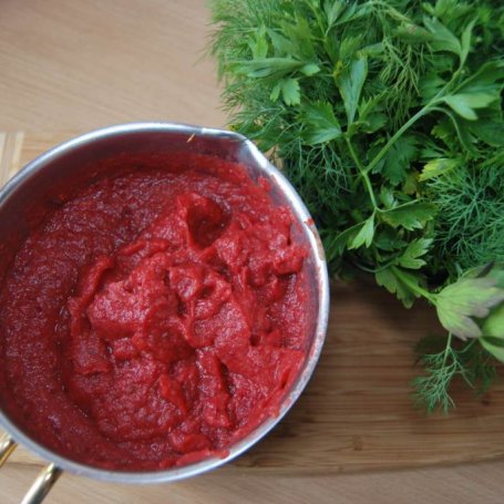 Krok 5 - Zupa krem botwinkowo - czosnkowa z grzankami foto