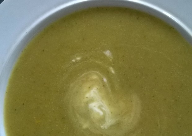 Fotografia przedstawiająca Zupa krem brokułowa