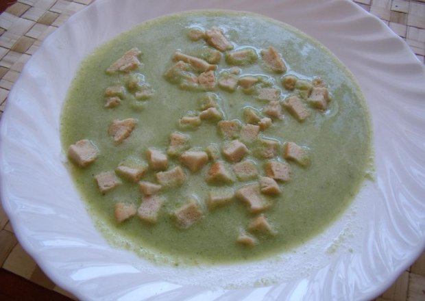 Fotografia przedstawiająca zupa - krem brokułowa