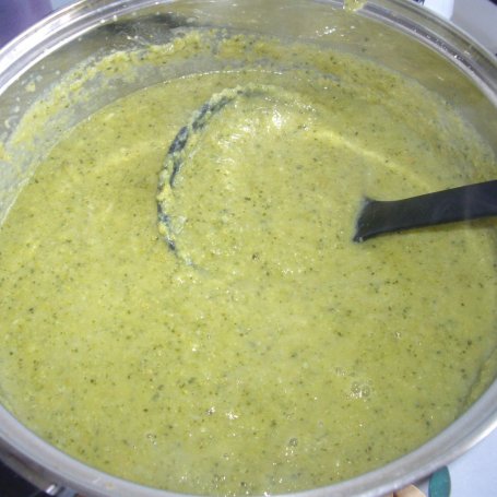 Krok 3 - Zupa krem brokułowo - groszkowo - porowy foto