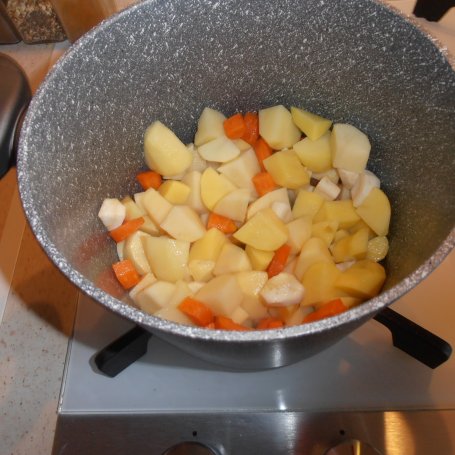 Krok 2 - Zupa krem brokułowo-szpinakowa z bekonową kiełbasą foto