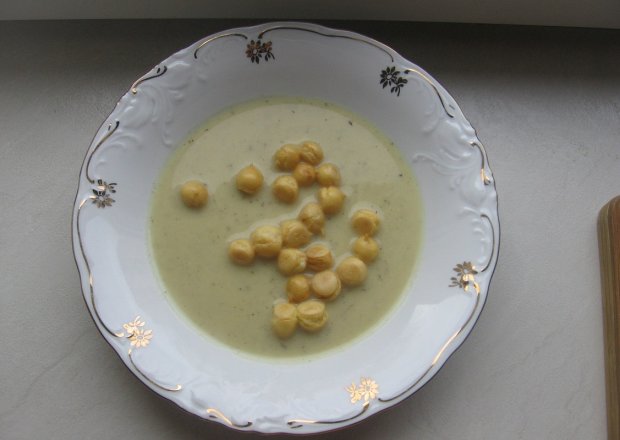 Fotografia przedstawiająca Zupa krem cebulowo-serowa