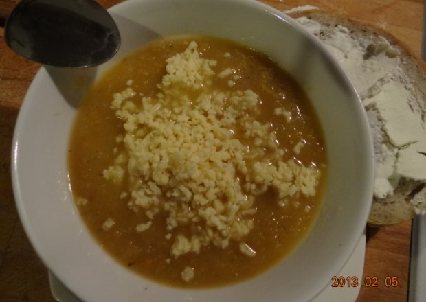 Fotografia przedstawiająca zupa krem cebulowy