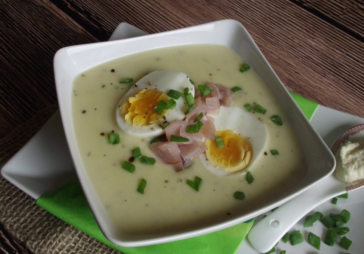 Zupa - krem chrzanowy z jajkiem i polędwicą foto