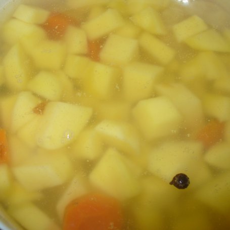 Krok 2 - Zupa -krem cukinowy z grzankami foto
