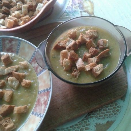 Krok 4 - Zupa -krem cukinowy z grzankami foto