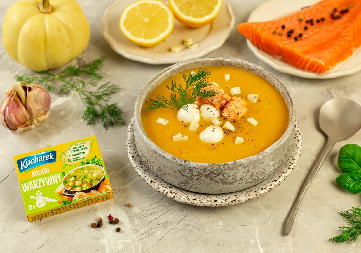 Zupa krem dyniowo-łososiowa z mozzarellą i serem kozim foto