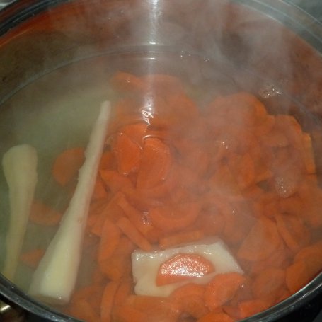 Krok 1 - Zupa-krem dyniowo-marchewkowa z ziemniakami i koperkiem foto