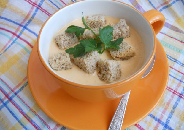 Fotografia przedstawiająca Zupa krem jarzynowo-serowa