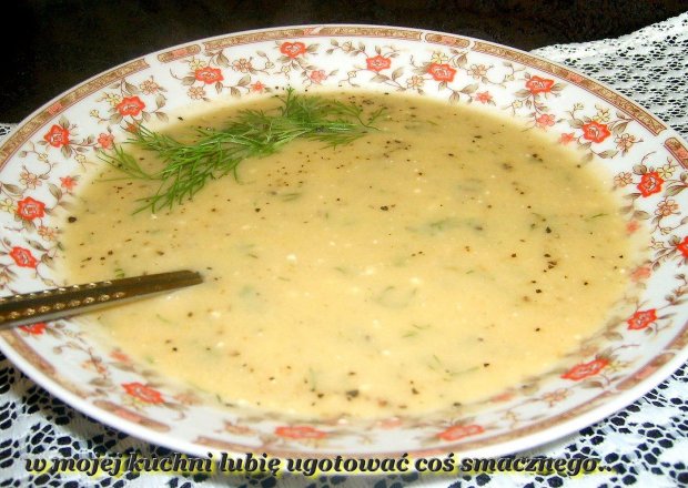 Fotografia przedstawiająca zupa krem kalafiorowo-kalarepkowy-pomidorowy...