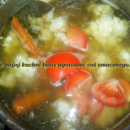 Krok 2 - zupa krem kalafiorowo-kalarepkowy-pomidorowy... foto