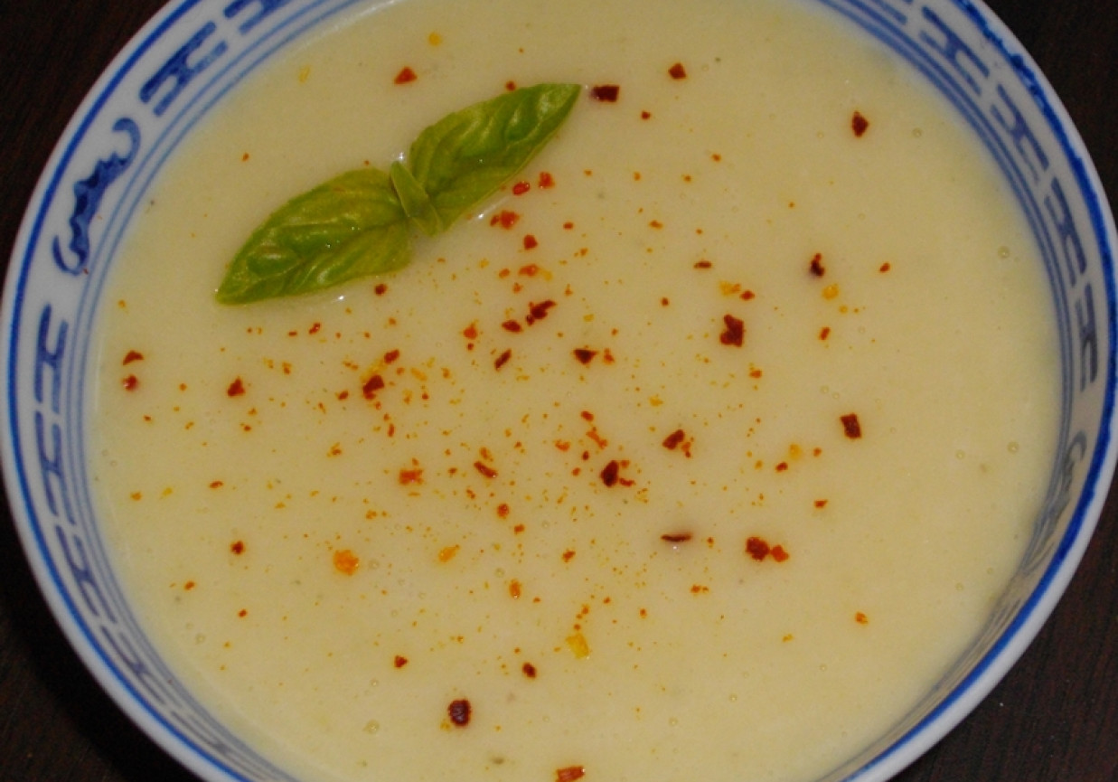 Zupa krem kalafiorowo-serowy z czosnkiem foto