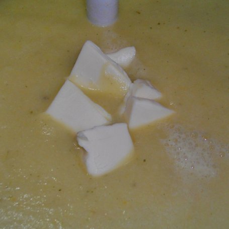 Krok 4 - Zupa krem kalafiorowo-serowy z czosnkiem foto