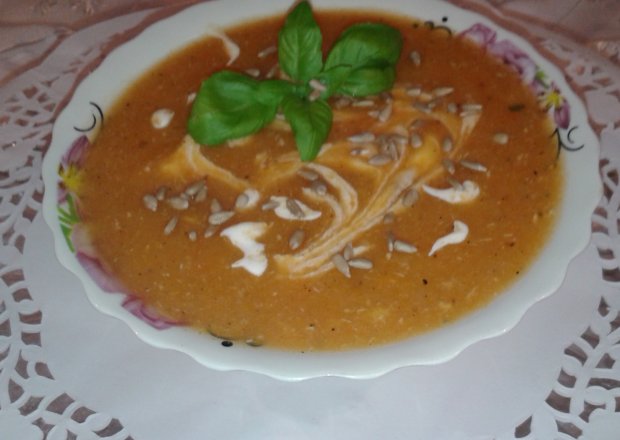 Fotografia przedstawiająca Zupa krem marchewkowy.