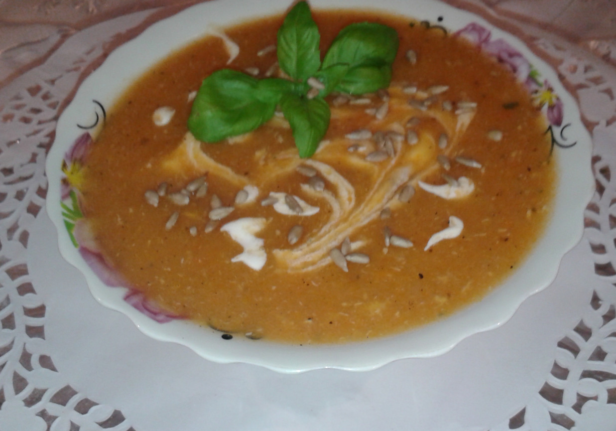 Zupa krem marchewkowy. foto