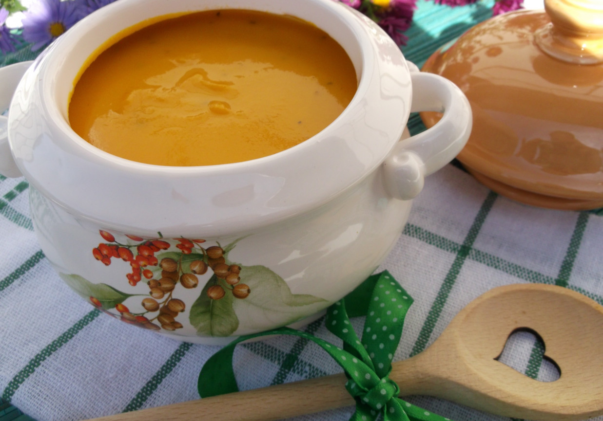 Zupa -  krem marchewkowy. foto