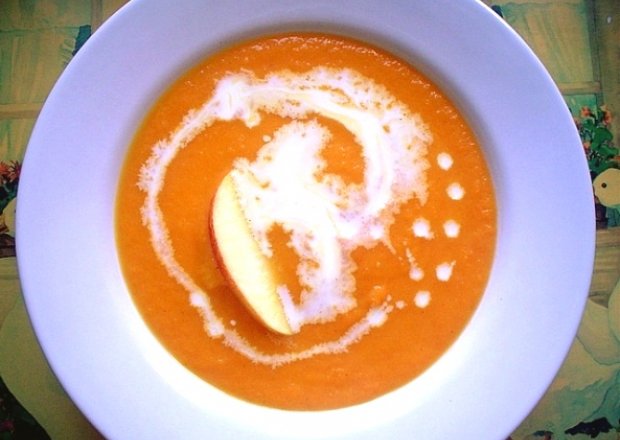 Fotografia przedstawiająca Zupa krem marchwiowo-jabłkowa
