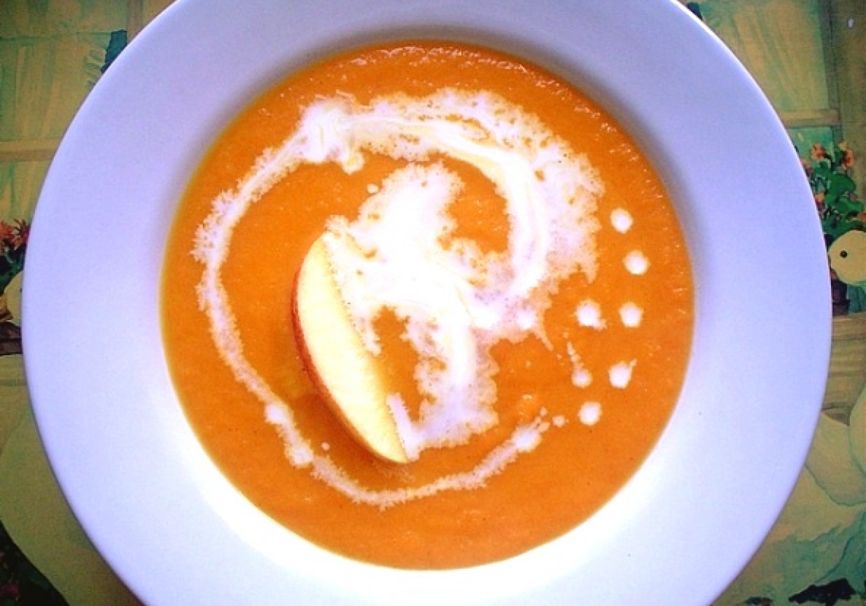 Zupa krem marchwiowo-jabłkowa foto