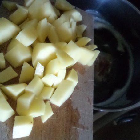 Krok 2 - Zupa krem paprykowa -z ziemniakami i ryżem..zaserowawana  z groszkiem ptysiowym  :) foto