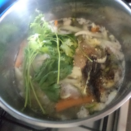 Krok 5 - Zupa krem paprykowa -z ziemniakami i ryżem..zaserowawana  z groszkiem ptysiowym  :) foto