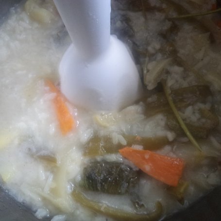 Krok 7 - Zupa krem paprykowa -z ziemniakami i ryżem..zaserowawana  z groszkiem ptysiowym  :) foto