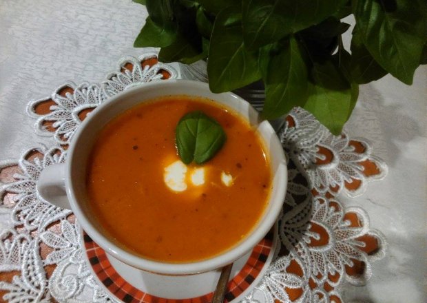 Fotografia przedstawiająca Zupa krem paprykowo pomidorowy