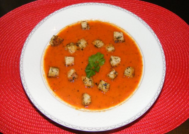 Fotografia przedstawiająca Zupa krem paprykowo-pomidorowa