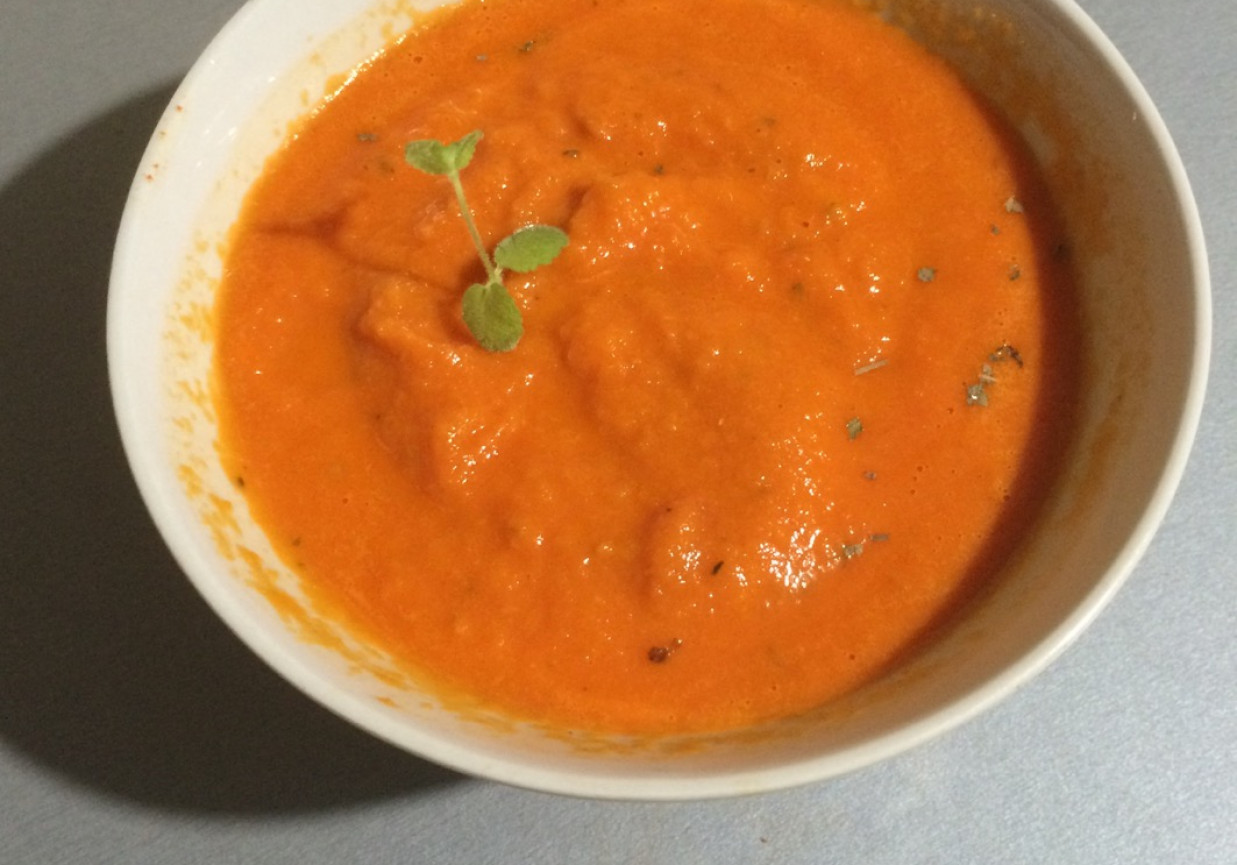 Zupa krem pomidorowa . foto